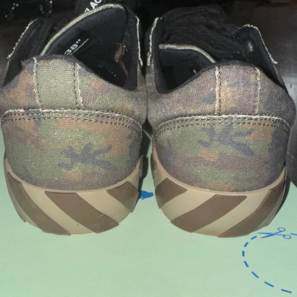 Off-White Camouflage Sneakers with Black Accents - Picture 4 of 10